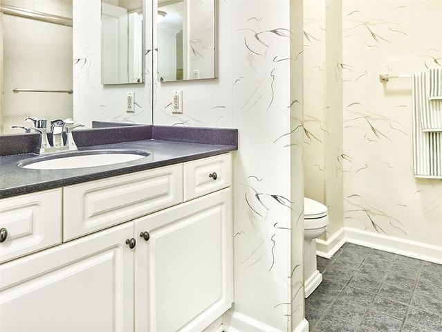 220 N Bellefield 1003, Oakland, PA 15213