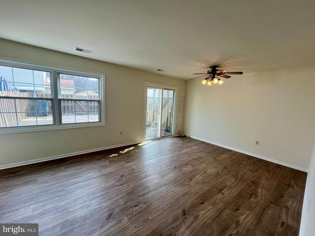 8421 MCKENZIE CIR, Manassas, VA 20110