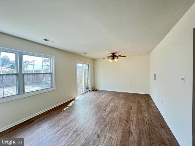 8421 MCKENZIE CIR, Manassas, VA 20110