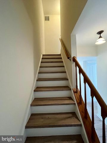 8421 MCKENZIE CIR, Manassas, VA 20110