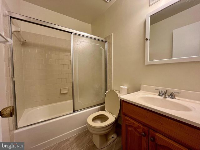 8421 MCKENZIE CIR, Manassas, VA 20110