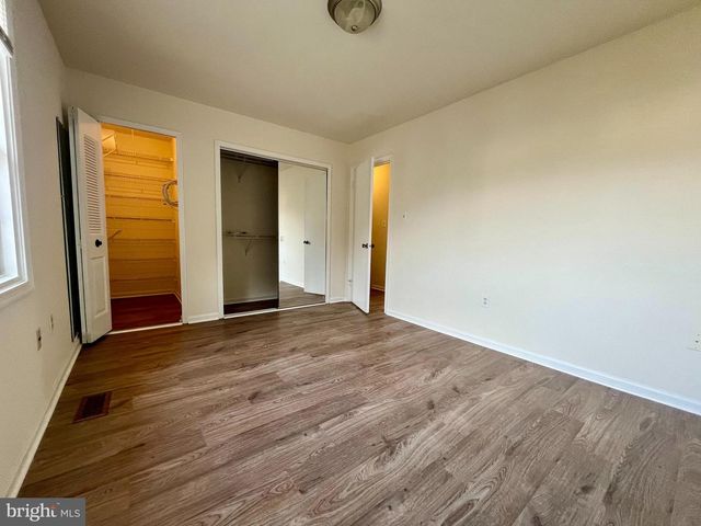 8421 MCKENZIE CIR, Manassas, VA 20110