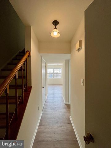 8421 MCKENZIE CIR, Manassas, VA 20110