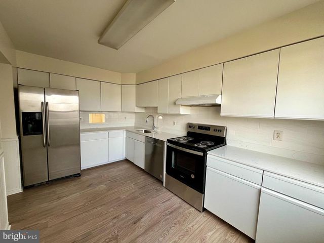 8421 MCKENZIE CIR, Manassas, VA 20110