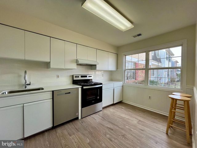 8421 MCKENZIE CIR, Manassas, VA 20110