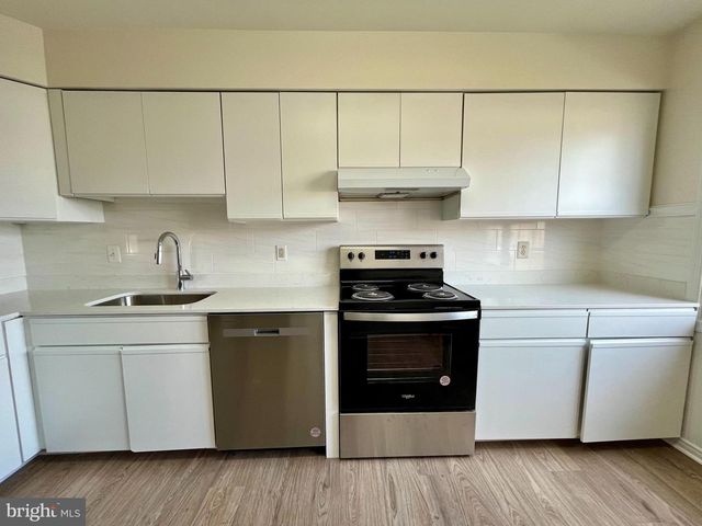 8421 MCKENZIE CIR, Manassas, VA 20110