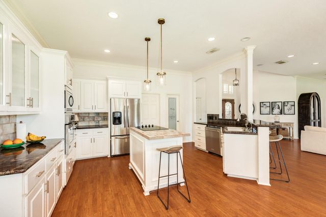 2286 Riverside Drive, West Columbia, TX 77486