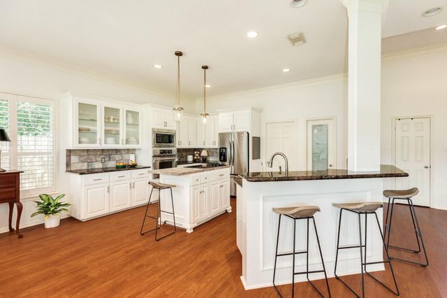 2286 Riverside Drive, West Columbia, TX 77486
