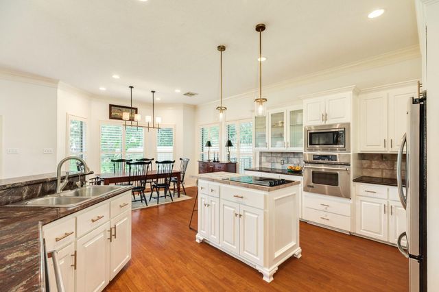 2286 Riverside Drive, West Columbia, TX 77486