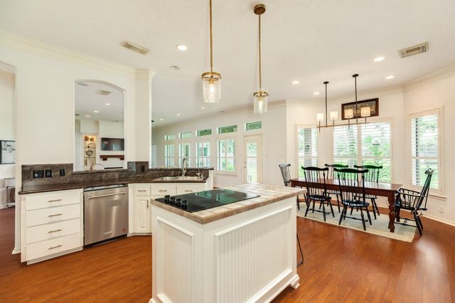 2286 Riverside Drive, West Columbia, TX 77486