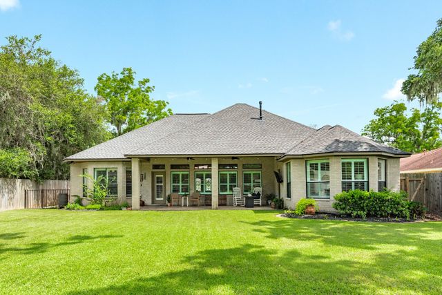 2286 Riverside Drive, West Columbia, TX 77486