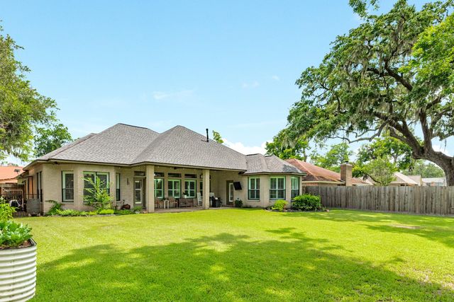 2286 Riverside Drive, West Columbia, TX 77486