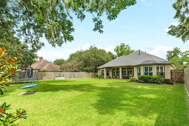 2286 Riverside Drive, West Columbia, TX 77486