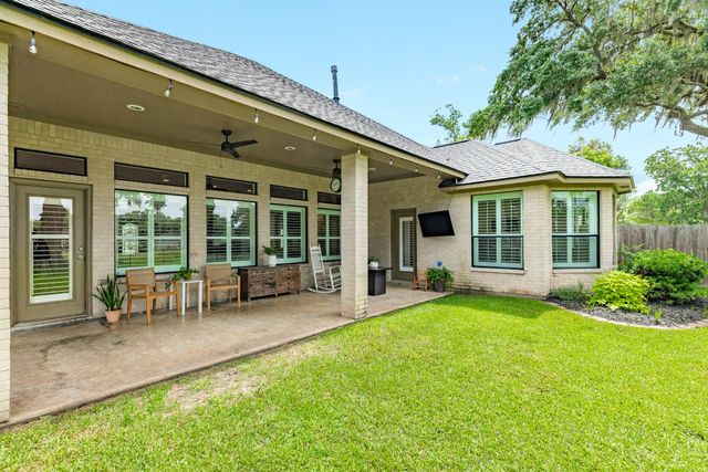 2286 Riverside Drive, West Columbia, TX 77486