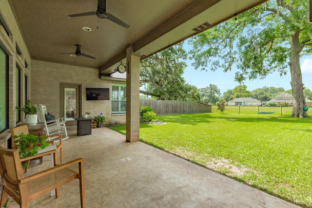 2286 Riverside Drive, West Columbia, TX 77486