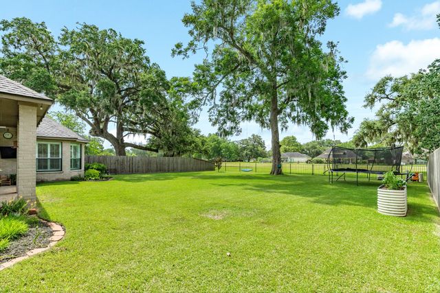 2286 Riverside Drive, West Columbia, TX 77486