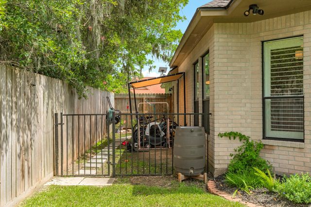 2286 Riverside Drive, West Columbia, TX 77486
