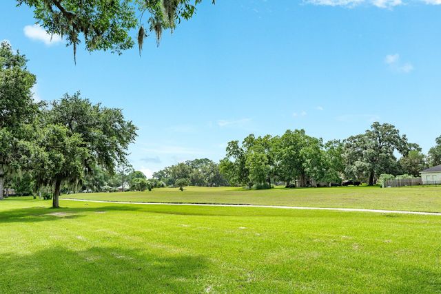 2286 Riverside Drive, West Columbia, TX 77486