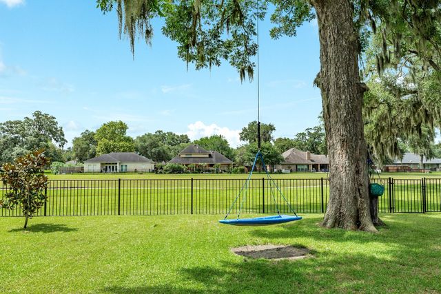 2286 Riverside Drive, West Columbia, TX 77486