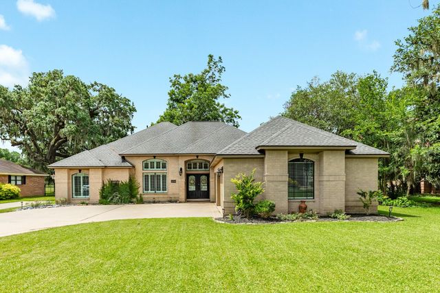 2286 Riverside Drive, West Columbia, TX 77486