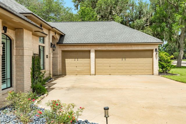 2286 Riverside Drive, West Columbia, TX 77486