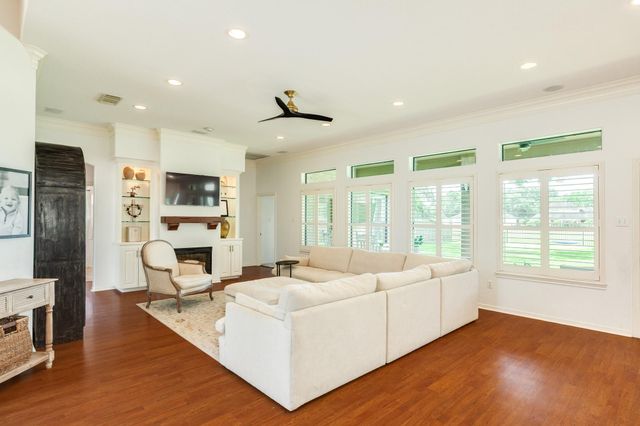 2286 Riverside Drive, West Columbia, TX 77486