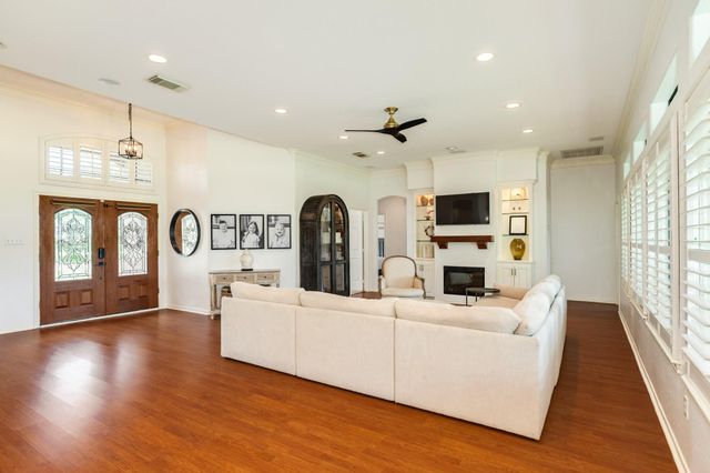 2286 Riverside Drive, West Columbia, TX 77486