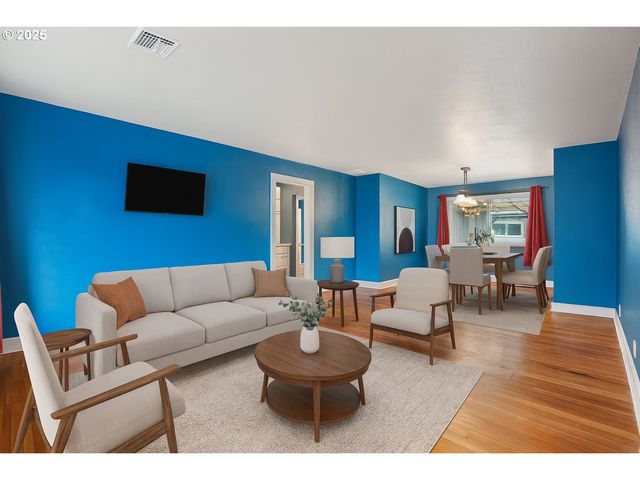 414 N 2ND St, Jefferson, OR 97352