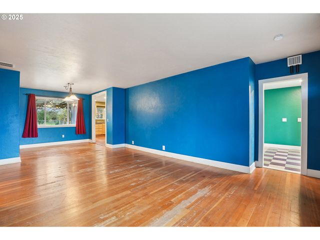 414 N 2ND St, Jefferson, OR 97352