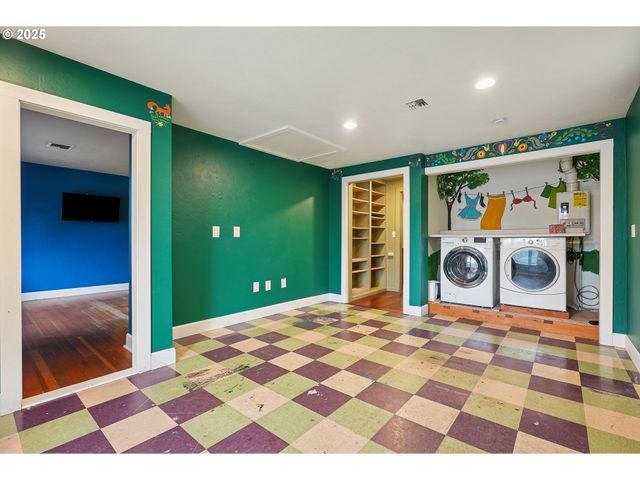 414 N 2ND St, Jefferson, OR 97352