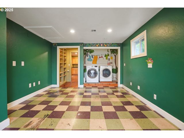 414 N 2ND St, Jefferson, OR 97352