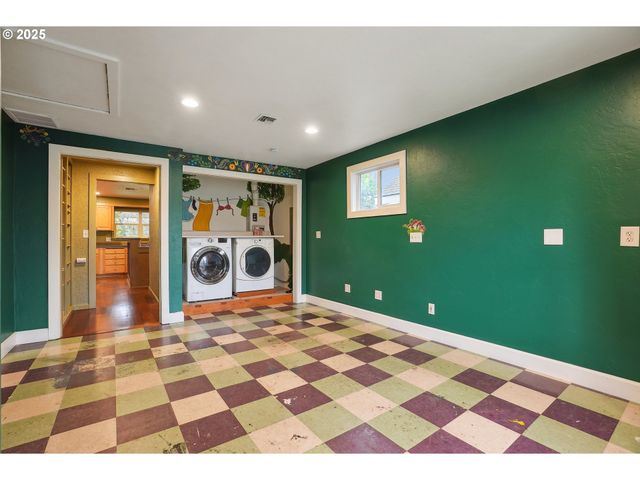 414 N 2ND St, Jefferson, OR 97352