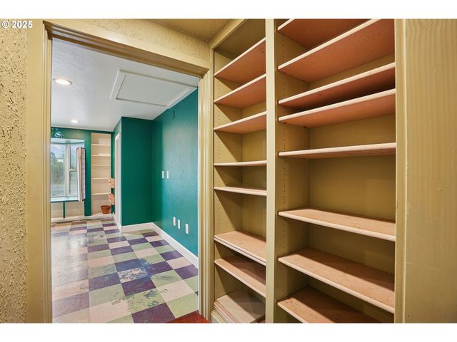 414 N 2ND St, Jefferson, OR 97352