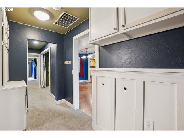 414 N 2ND St, Jefferson, OR 97352