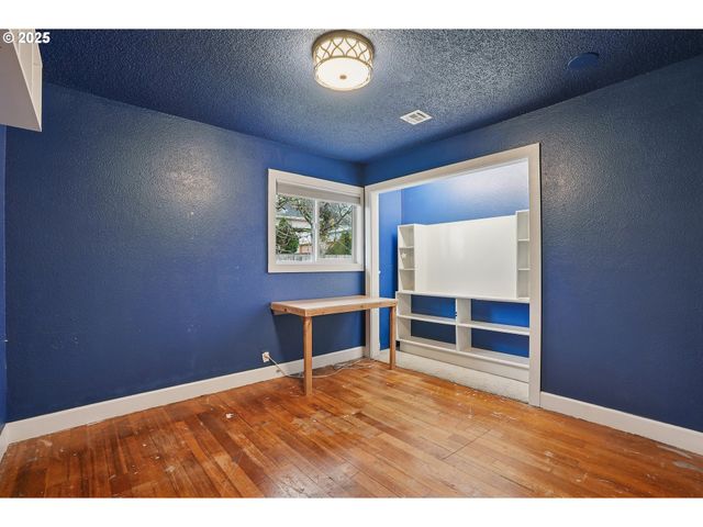 414 N 2ND St, Jefferson, OR 97352