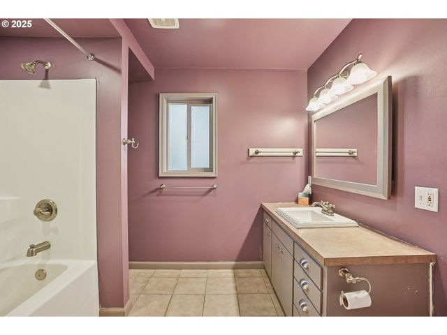 414 N 2ND St, Jefferson, OR 97352