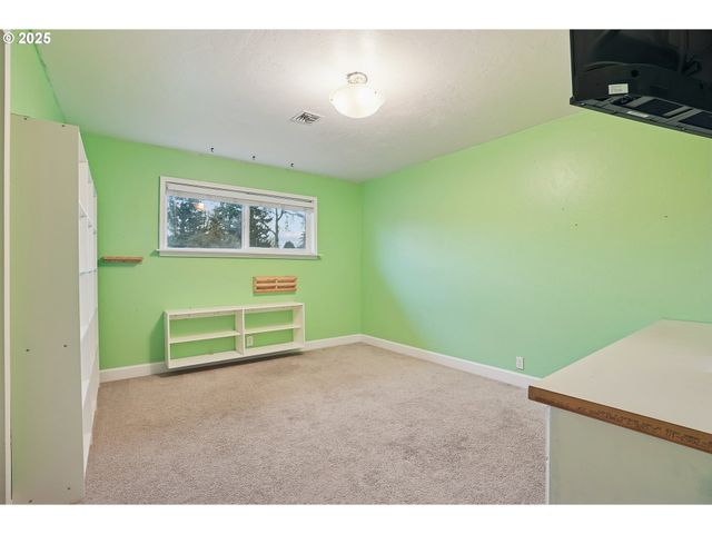 414 N 2ND St, Jefferson, OR 97352