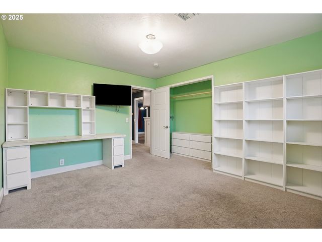 414 N 2ND St, Jefferson, OR 97352