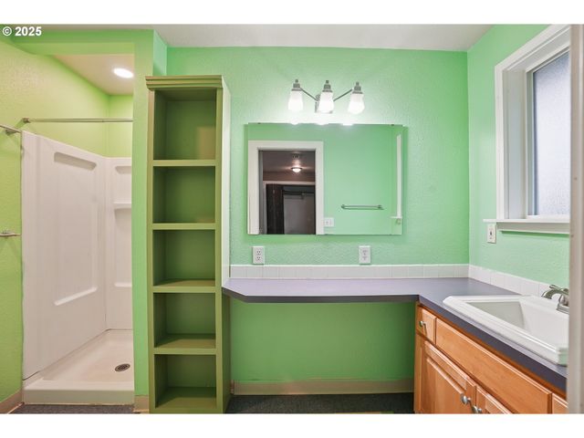 414 N 2ND St, Jefferson, OR 97352