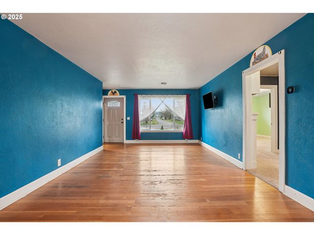 414 N 2ND St, Jefferson, OR 97352