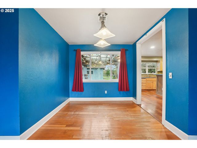 414 N 2ND St, Jefferson, OR 97352