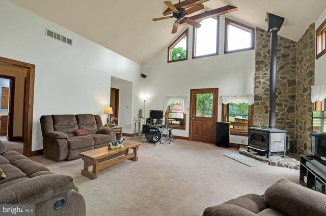 3390 MOUNTAIN RD, Hamburg, PA 19526
