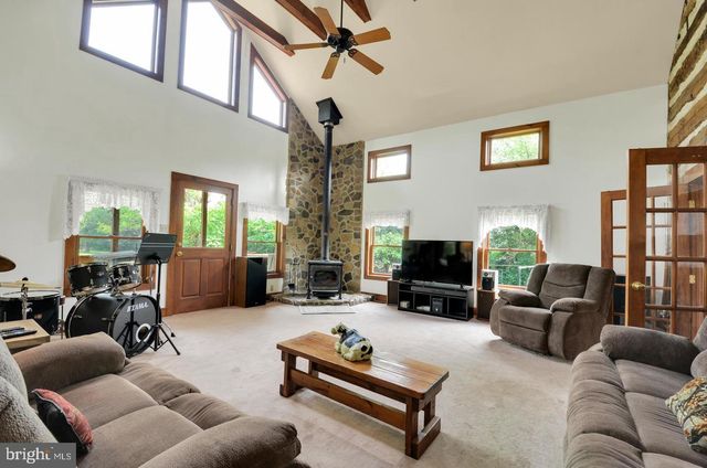 3390 MOUNTAIN RD, Hamburg, PA 19526