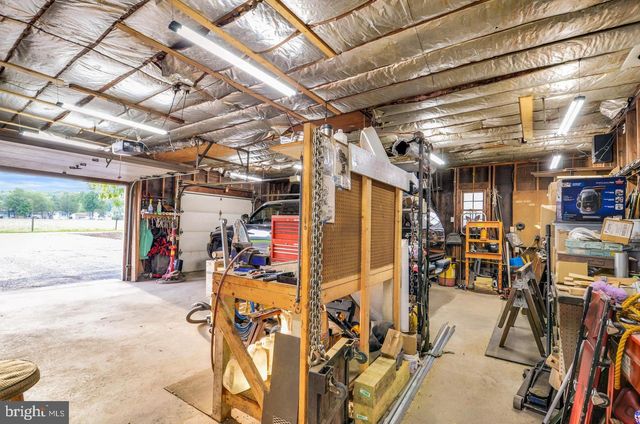 3390 MOUNTAIN RD, Hamburg, PA 19526