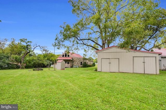 3390 MOUNTAIN RD, Hamburg, PA 19526