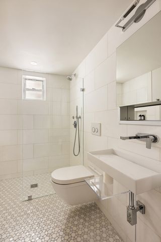 362 W 19TH Street, New York City, NY 10011