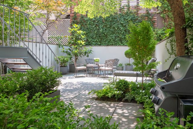 362 W 19TH Street, New York City, NY 10011