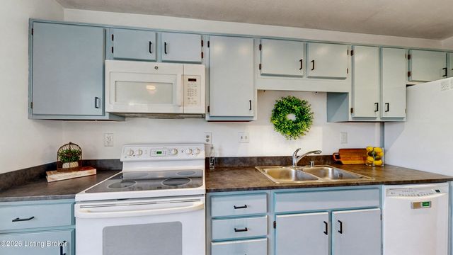 24 Gardiner Ct, Louisville, KY 40205