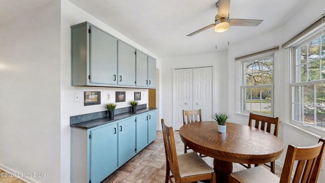 24 Gardiner Ct, Louisville, KY 40205