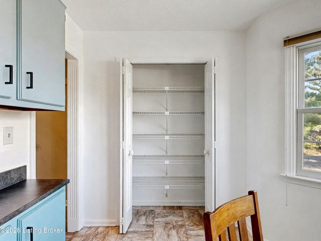 24 Gardiner Ct, Louisville, KY 40205